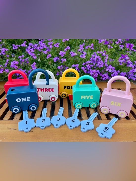 Montessori 6 piece educational toy set featuring vehicle shaped locks and key - Picture 5 of 7